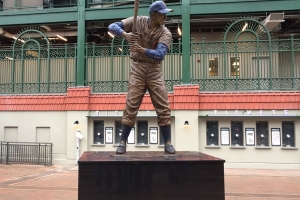 Ernie Banks Statue